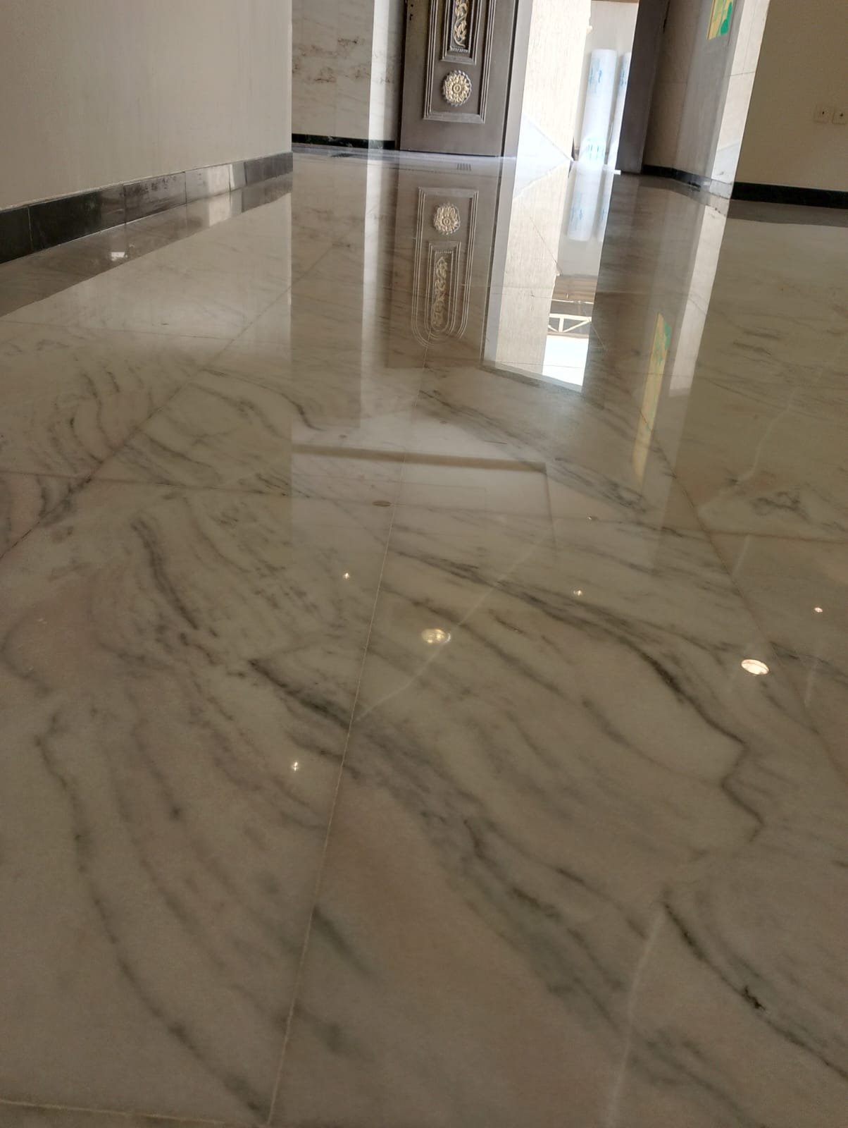 تلميع الأرضيات ومعالجة الخدوش في الرياض